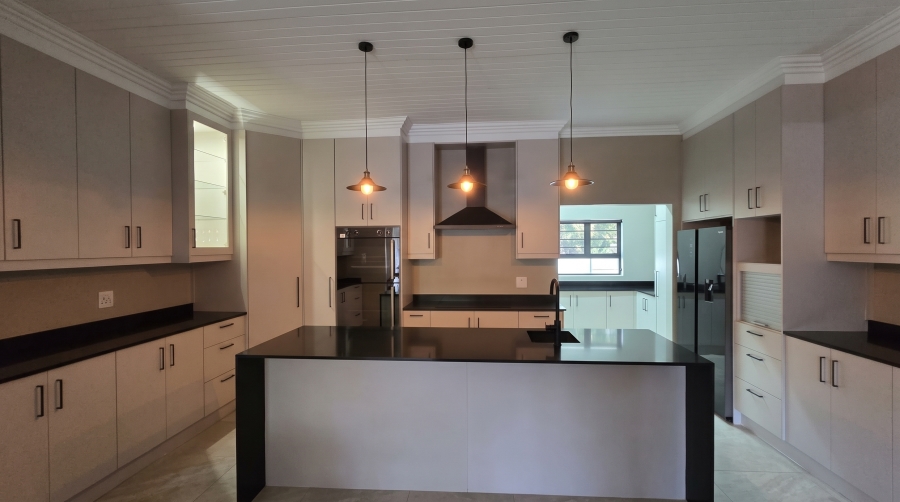 To Let 3 Bedroom Property for Rent in Uitzicht Western Cape